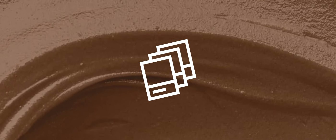 cor pantone de 2025 mocha mousse main